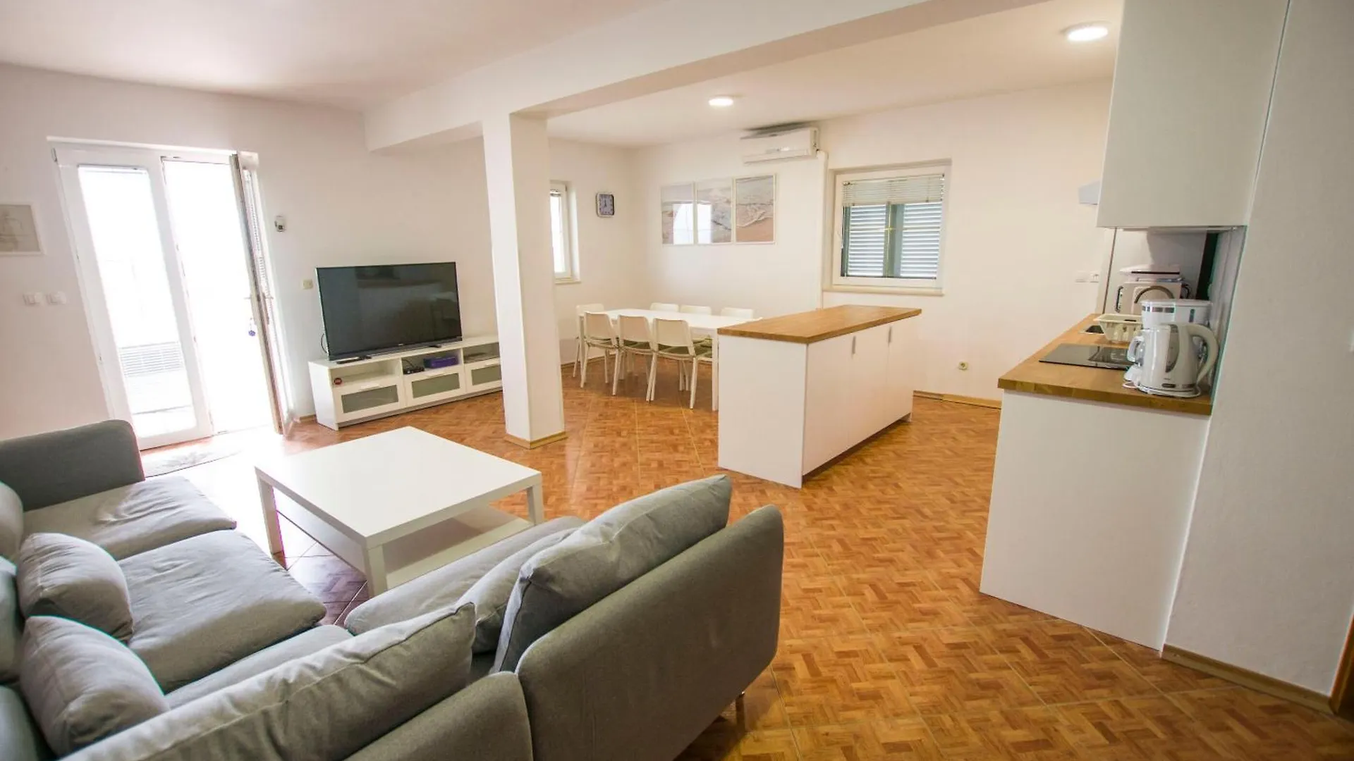 Apartments Josip Drage