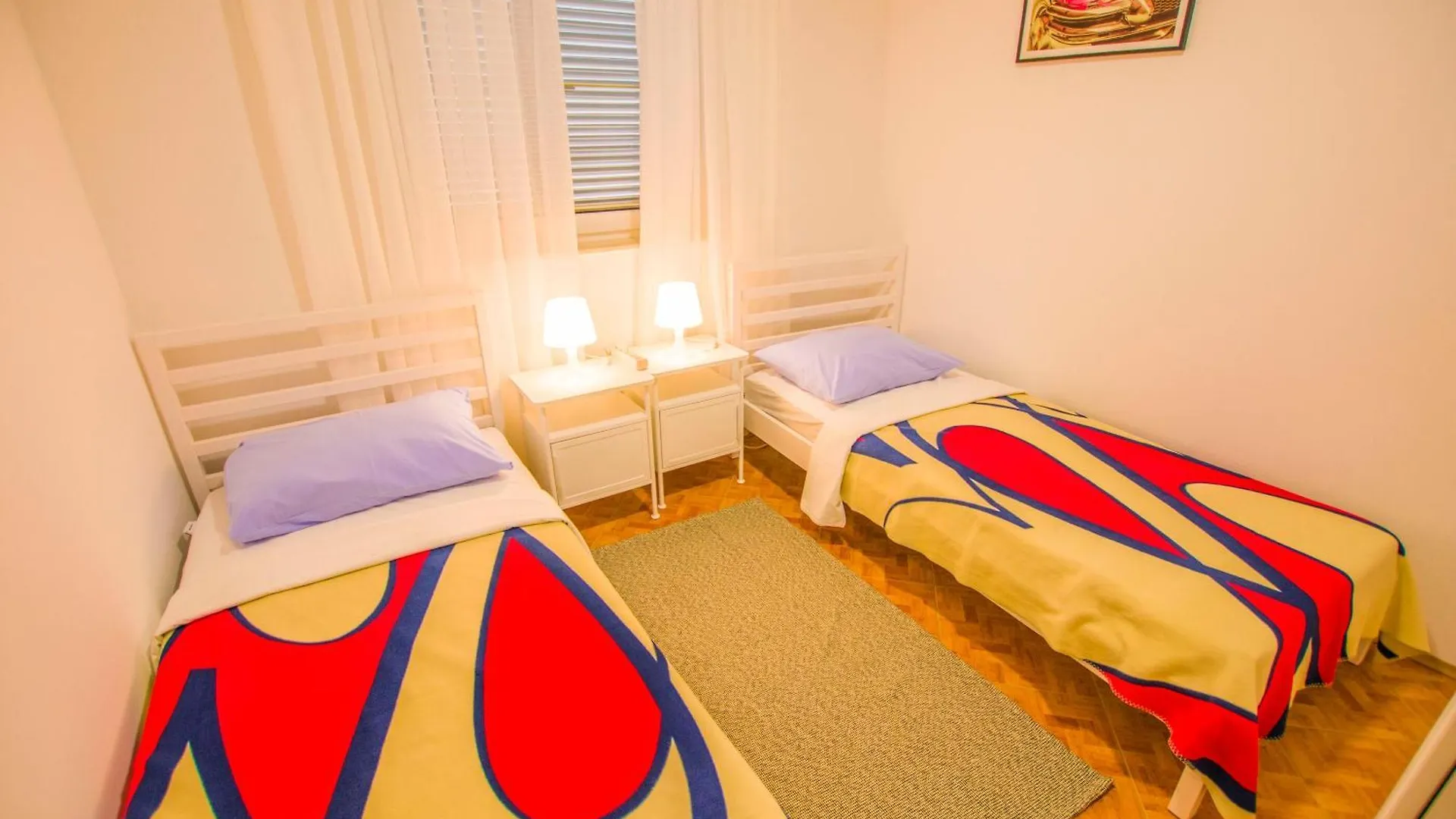 Apartments Josip Drage 0*,